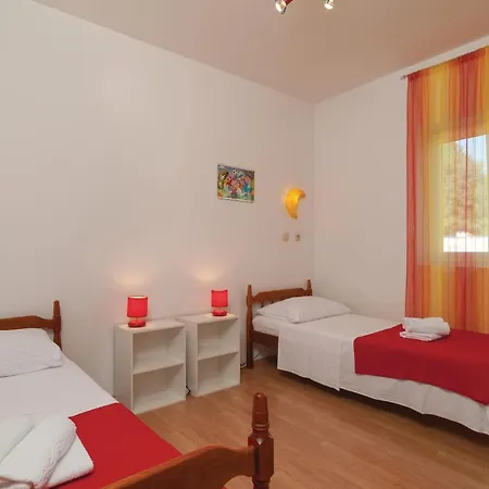 3 Bedroom Lovely Home In Gata Gata