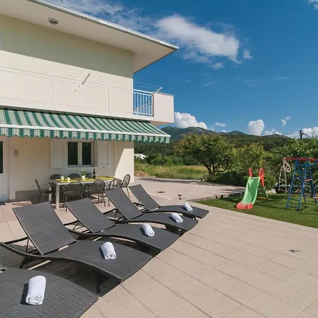3 Bedroom Lovely Home In Gata Holiday home *